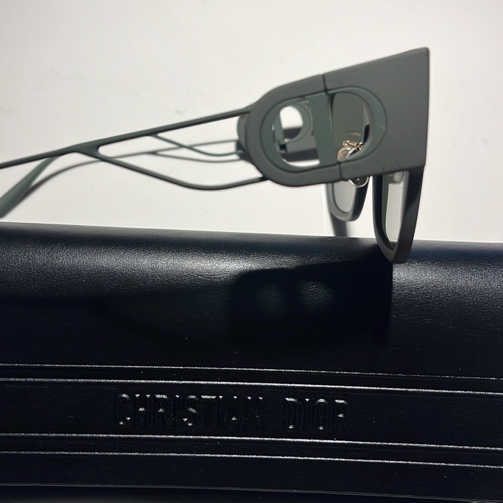 DIOR Matte Army Green. Oversized Sunglasses with black lenses. RARE - Picture 6 of 9